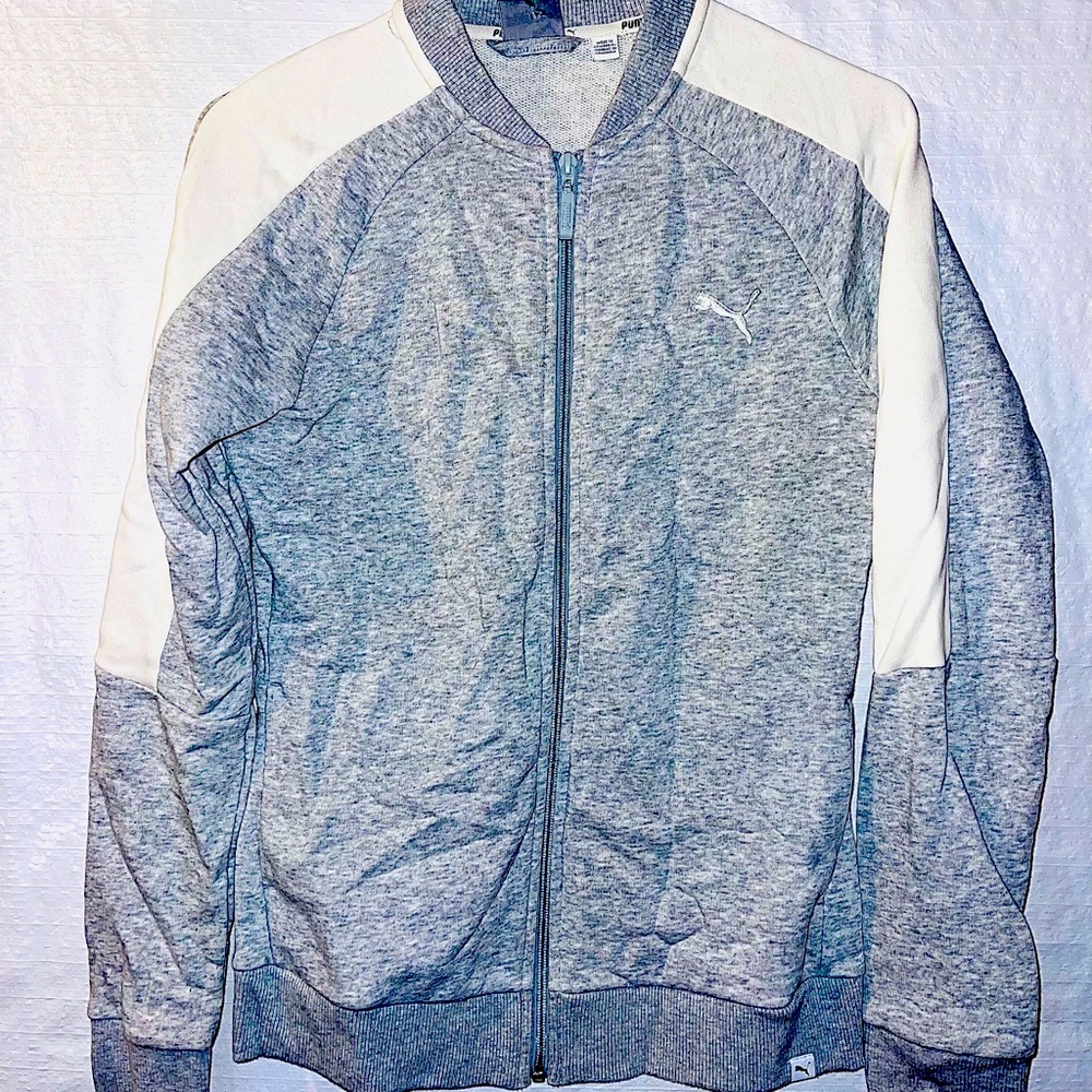 Woman’s Puma Warm up Jacket Size: Small